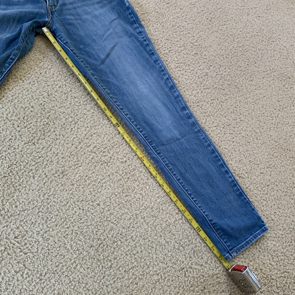 Levi's Demi Curve Mid Rise Skinny Jeans 4/27 - Picture 3 of 10